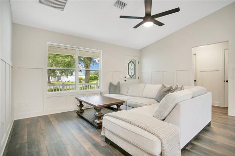 House in The Villages, Florida 3 bedrooms, 129.32 sq.m. № 1898691 - photo 3