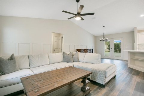 House in The Villages, Florida 3 bedrooms, 129.32 sq.m. № 1898691 - photo 4