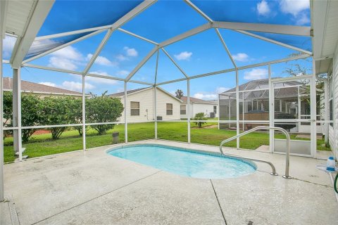House in The Villages, Florida 3 bedrooms, 129.32 sq.m. № 1898691 - photo 20