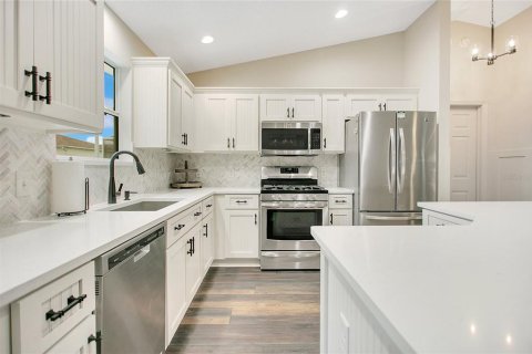 House in The Villages, Florida 3 bedrooms, 129.32 sq.m. № 1898691 - photo 9