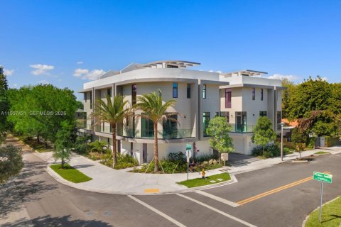 Touwnhouse à Miami, Floride 3 chambres, 214.23 m2 № 2019588
