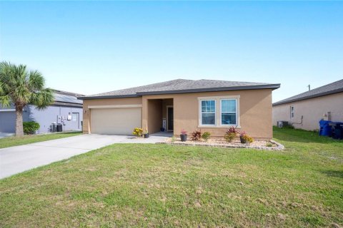 House in Winter Haven, Florida 4 bedrooms, 185.71 sq.m. № 1789938 - photo 3