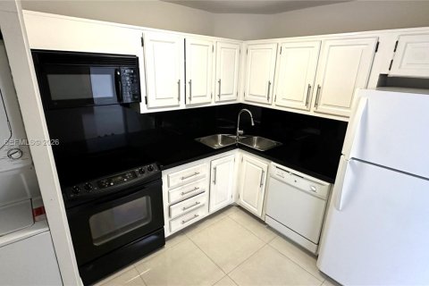 Condo in Miami, Florida, 1 bedroom  № 2047511 - photo 13