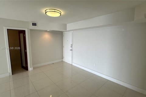 Condo in Miami, Florida, 1 bedroom  № 2047511 - photo 3
