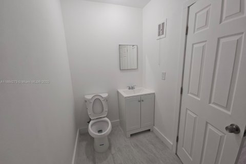 Condo in Miami, Florida, 1 bedroom № 1930100 - photo 14