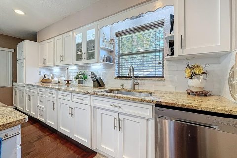 House in Largo, Florida 2 bedrooms, 150.69 sq.m. № 1795413 - photo 12