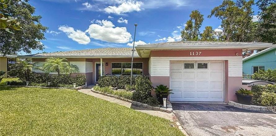 House in Largo, Florida 2 bedrooms, 150.69 sq.m. № 1795413