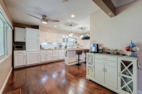 House in Largo, Florida 2 bedrooms, 150.69 sq.m. № 1795413 - photo 10