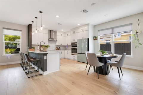 Casa en venta en Orlando, Florida, 5 dormitorios, 216.37 m2 № 1676016 - foto 13