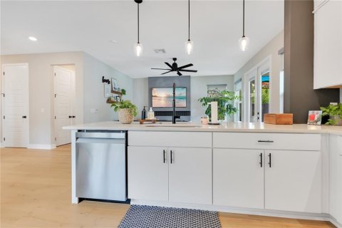 Casa en venta en Orlando, Florida, 5 dormitorios, 216.37 m2 № 1676016 - foto 19