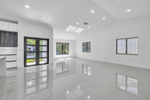 Купить виллу или дом в Корал-Гейблс, Флорида 5 спален, 207.36м2, № 1790871 - фото 30