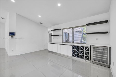 House in Coral Gables, Florida 5 bedrooms, 207.36 sq.m. № 1790871 - photo 20