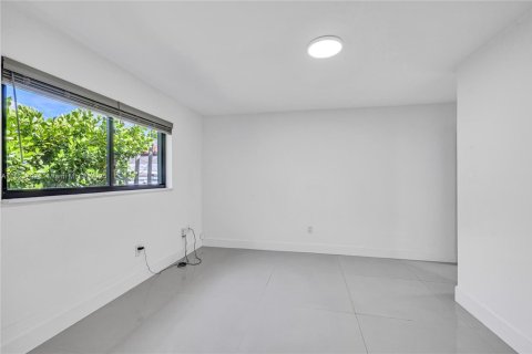 House in Coral Gables, Florida 5 bedrooms, 207.36 sq.m. № 1790871 - photo 25