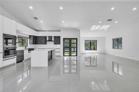 Купить виллу или дом в Корал-Гейблс, Флорида 5 спален, 207.36м2, № 1790871 - фото 29