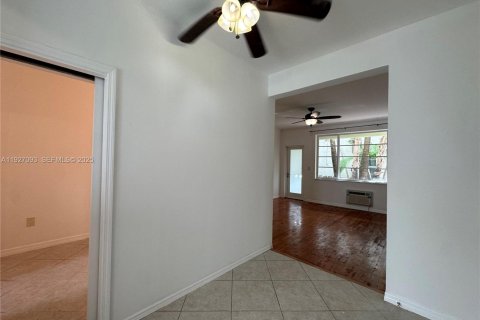 Снять в аренду кондоминиум в Майами-Бич, Флорида 1 спальня, 42.92м2, № 1985985 - фото 9