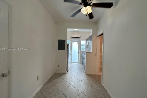 Снять в аренду кондоминиум в Майами-Бич, Флорида 1 спальня, 42.92м2, № 1985985 - фото 8