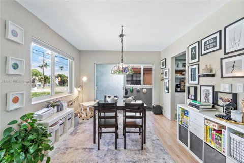 Villa ou maison à vendre à Miami, Floride: 2 chambres, 109.9 m2 № 1889629 - photo 9