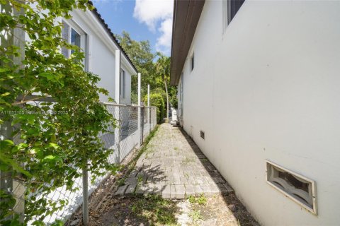 Villa ou maison à vendre à Miami, Floride: 2 chambres, 109.9 m2 № 1889629 - photo 30