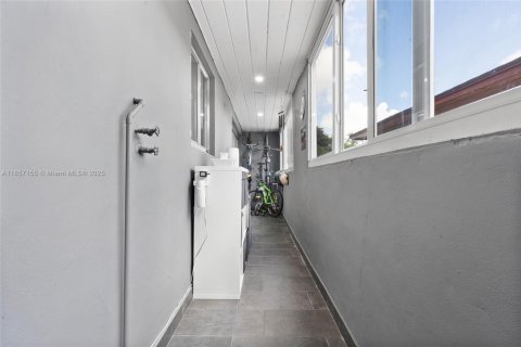 Villa ou maison à vendre à Miami, Floride: 2 chambres, 109.9 m2 № 1889629 - photo 26