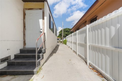 Villa ou maison à vendre à Miami, Floride: 2 chambres, 109.9 m2 № 1889629 - photo 29