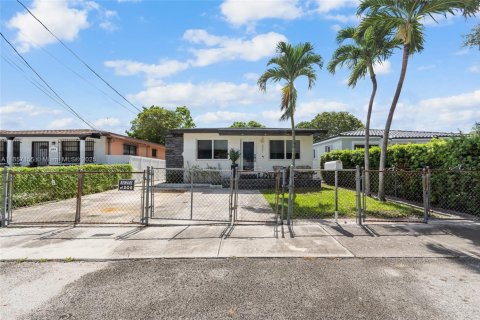 Villa ou maison à vendre à Miami, Floride: 2 chambres, 109.9 m2 № 1889629 - photo 4