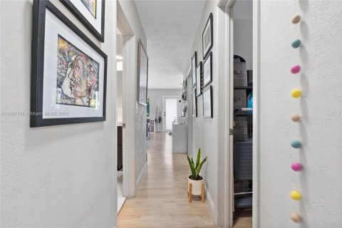 Villa ou maison à vendre à Miami, Floride: 2 chambres, 109.9 m2 № 1889629 - photo 25
