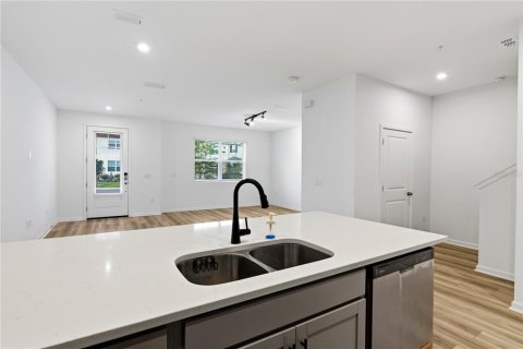 Touwnhouse à louer à Orlando, Floride: 3 chambres, 167.22 m2 № 2134160 - photo 7