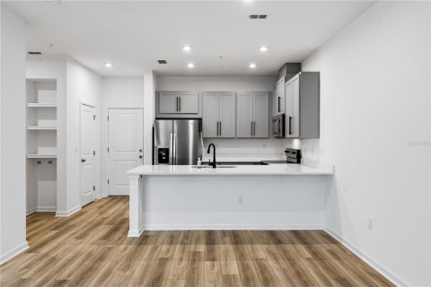 Touwnhouse à louer à Orlando, Floride: 3 chambres, 167.22 m2 № 2134160 - photo 3