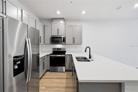 Touwnhouse à louer à Orlando, Floride: 3 chambres, 167.22 m2 № 2134160 - photo 4