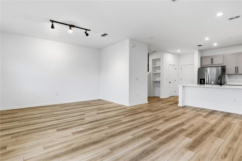 Touwnhouse à louer à Orlando, Floride: 3 chambres, 167.22 m2 № 2134160 - photo 2