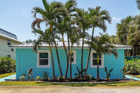 Commercial property in Fort Pierce, Florida 193.42 sq.m. № 1179728 - photo 1