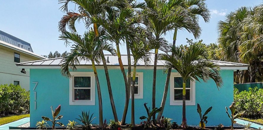 Commercial property in Fort Pierce, Florida 193.42 sq.m. № 1179728