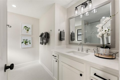 House in Sarasota, Florida 3 bedrooms, 161.56 sq.m. № 2118019 - photo 20
