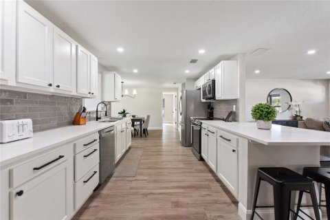 House in Sarasota, Florida 3 bedrooms, 161.56 sq.m. № 2118019 - photo 13