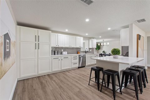 House in Sarasota, Florida 3 bedrooms, 161.56 sq.m. № 2118019 - photo 9