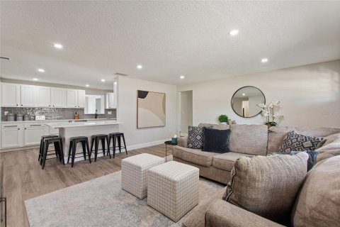 House in Sarasota, Florida 3 bedrooms, 161.56 sq.m. № 2118019 - photo 7