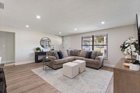 House in Sarasota, Florida 3 bedrooms, 161.56 sq.m. № 2118019 - photo 8
