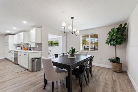 House in Sarasota, Florida 3 bedrooms, 161.56 sq.m. № 2118019 - photo 11