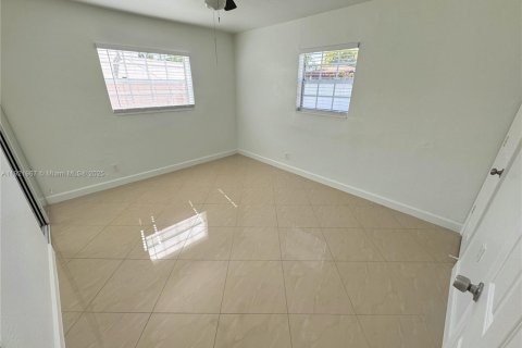 Villa ou maison à louer à North Lauderdale, Floride: 3 chambres, 122.07 m2 № 1975908 - photo 4