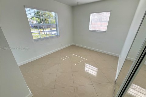 Villa ou maison à louer à North Lauderdale, Floride: 3 chambres, 122.07 m2 № 1975908 - photo 5