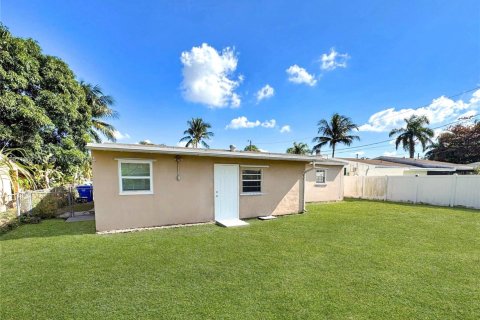 Villa ou maison à louer à North Lauderdale, Floride: 3 chambres, 122.07 m2 № 1975908 - photo 12