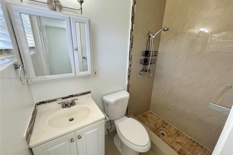 Villa ou maison à louer à North Lauderdale, Floride: 3 chambres, 122.07 m2 № 1975908 - photo 10