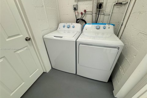 Villa ou maison à louer à North Lauderdale, Floride: 3 chambres, 122.07 m2 № 1975908 - photo 8