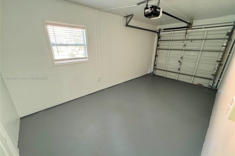 Villa ou maison à louer à North Lauderdale, Floride: 3 chambres, 122.07 m2 № 1975908 - photo 9