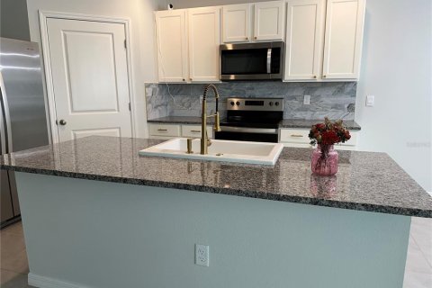 Casa en alquiler en Plant City, Florida, 5 dormitorios, 248.42 m2 № 1644178 - foto 4