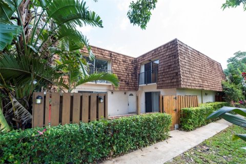Townhouse in Davie, Florida 2 bedrooms, 139.35 sq.m. № 1040646 - photo 1
