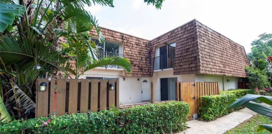 Townhouse in Davie, Florida 2 bedrooms, 139.35 sq.m. № 1040646