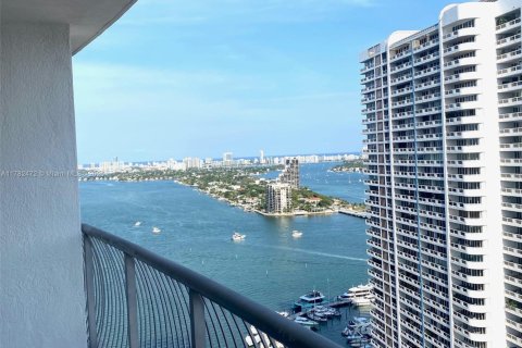 Condo in Miami, Florida, 1 bedroom  № 1698925 - photo 1