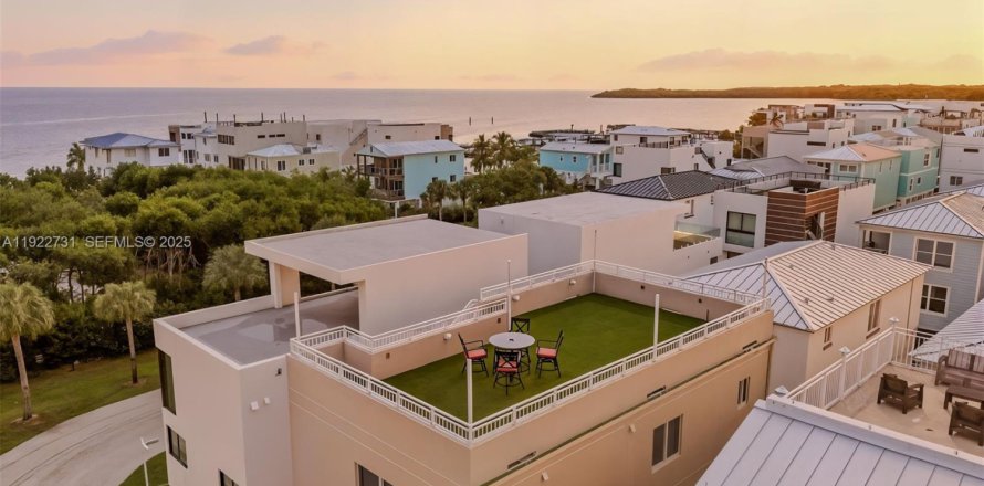 Villa ou maison à Key Largo, Floride 4 chambres, 143.44 m2 № 1976700