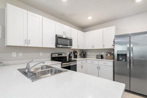 House in Punta Gorda, Florida 2 bedrooms, 140.84 sq.m. № 1877201 - photo 17
